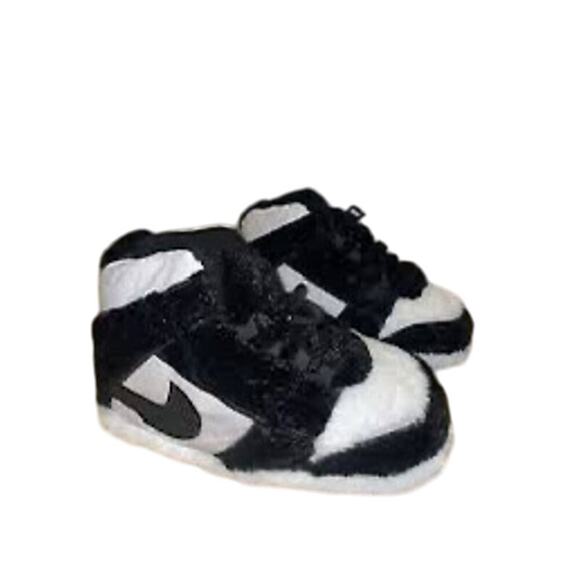 Air Jordan 1 Retro High OG Panda UNISEX Plush Slippers - Picture 3 of 6